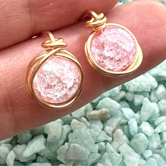 Dainty Pink crackled Quartz gold studs halo statement earrings - Picture 1 of 6